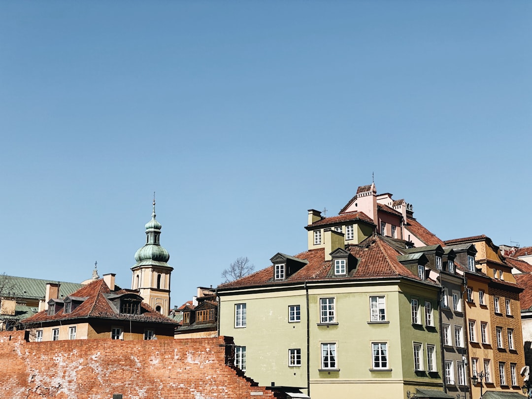 Polskie miasta - poznaj ich historię przez obrazy i ilustracje